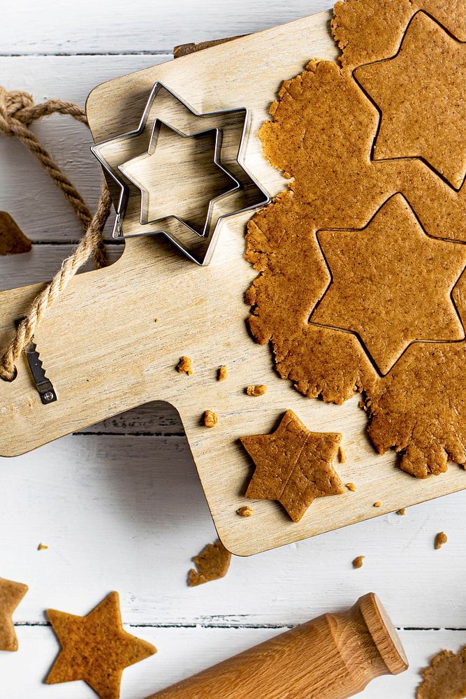 Star gingerbread cookie preparation