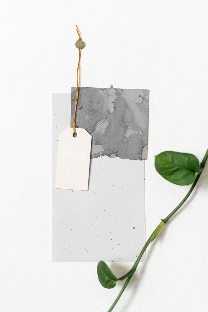 Blank note papers, label tag pinned on white background