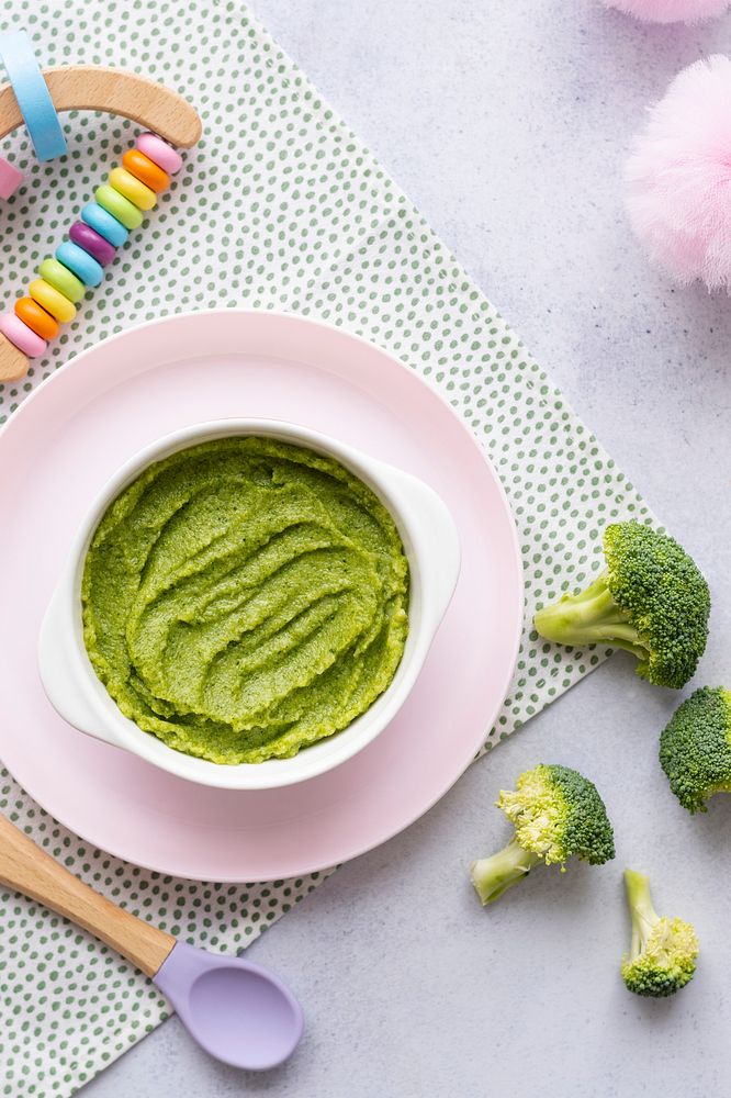 Broccoli puree baby food, organic homemade recipe