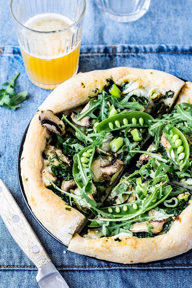 Goat cheese pizza with spinach pesto recipe idea