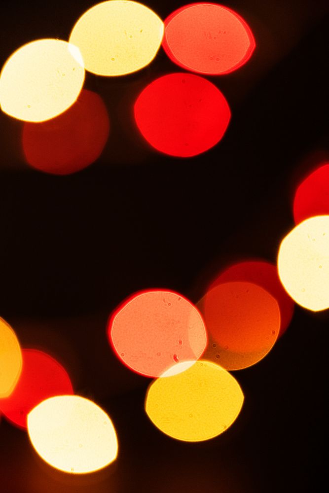 Red and yellow bokeh pattern on a dark background wallpaper
