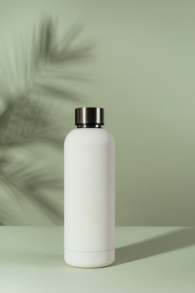 Minimal reusable water bottle design