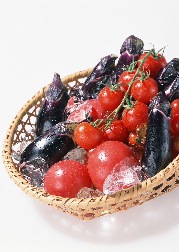 Tomatos And Eggplant With Ice In Basket