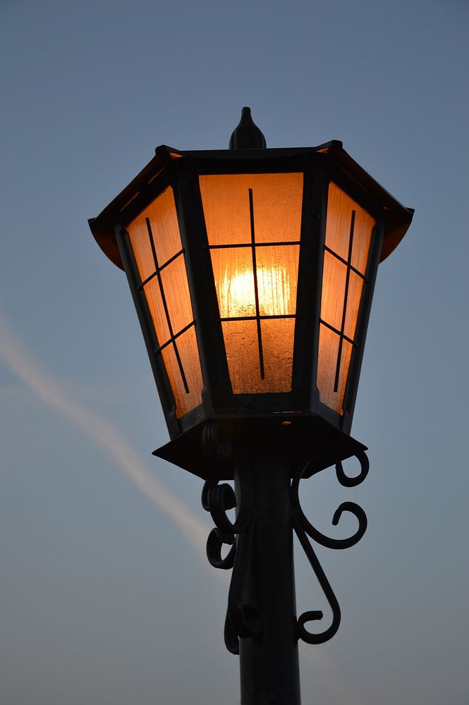 Free street lamp image, public domain light CC0 photo.