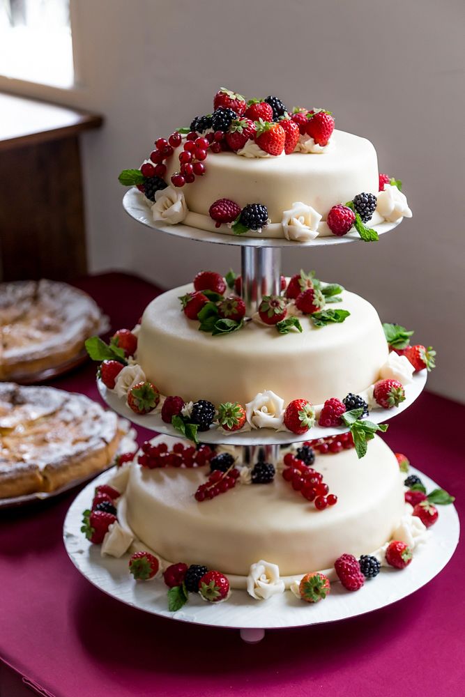 Free berry layer cake image, public domain dessert CC0 photo.