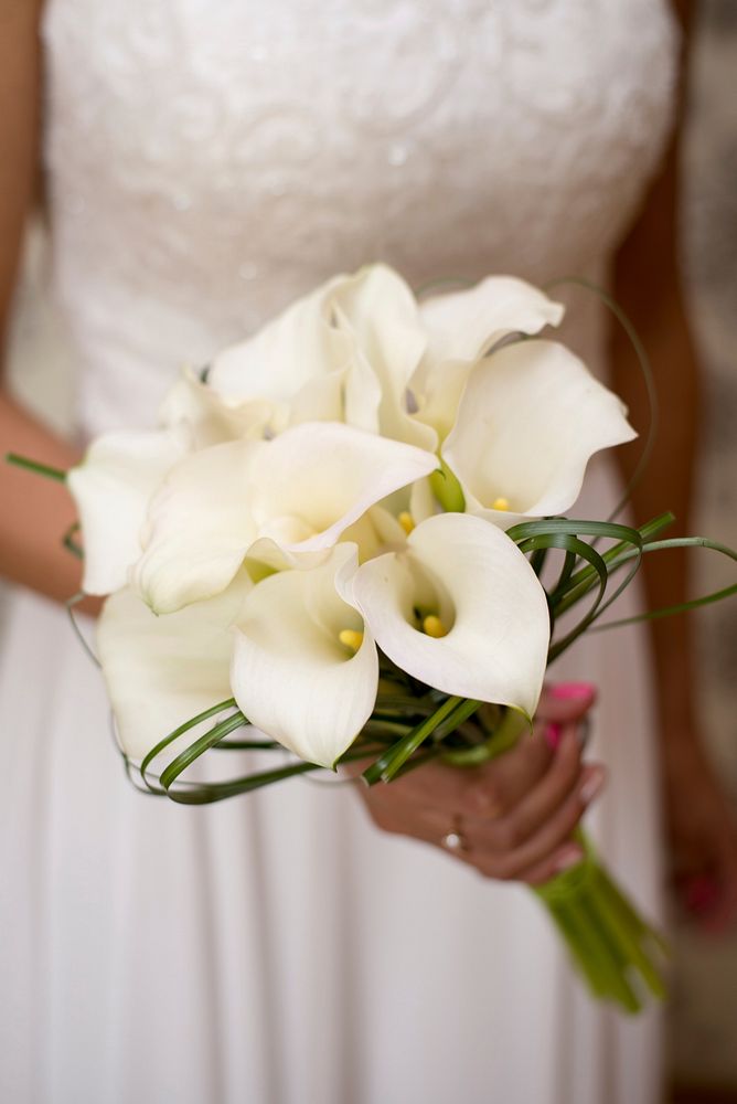 Free bride with white lily bouquet image, public domain wedding CC0 photo.