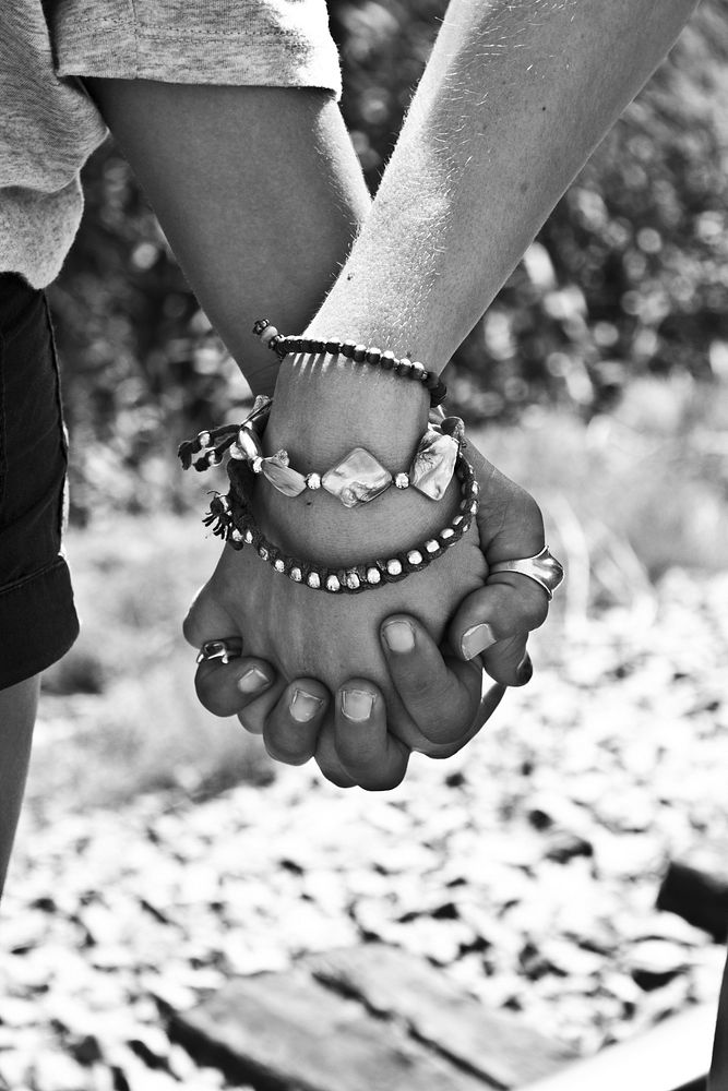 Free couple holding hand image, public domain CC0.