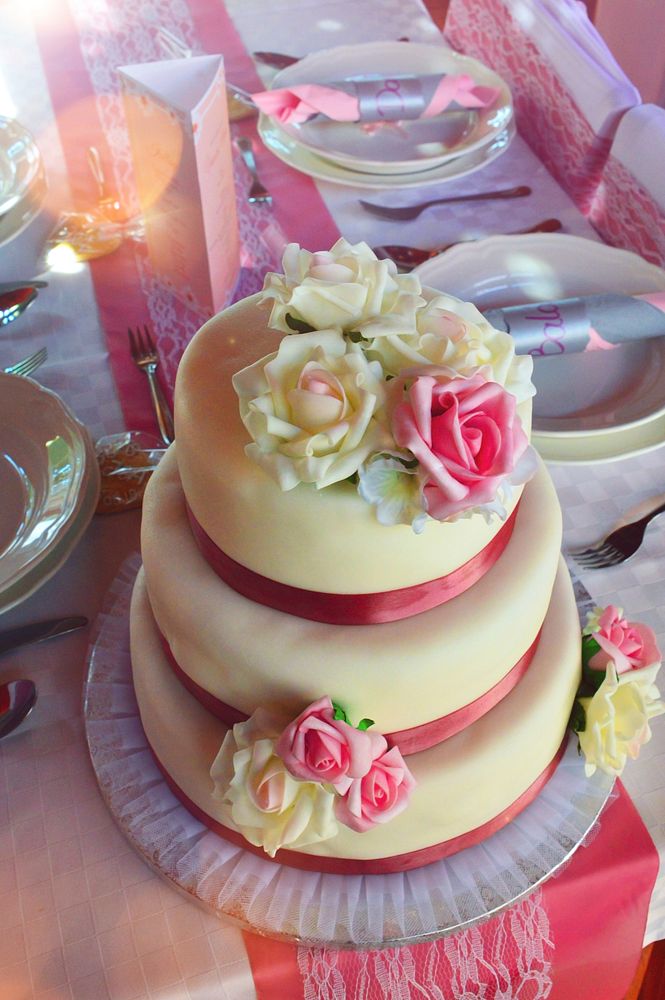 Free beautiful wedding cake image, public domain CC0 photo.