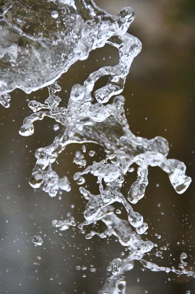 Free water splash photo, public domain aqua CC0 image.
