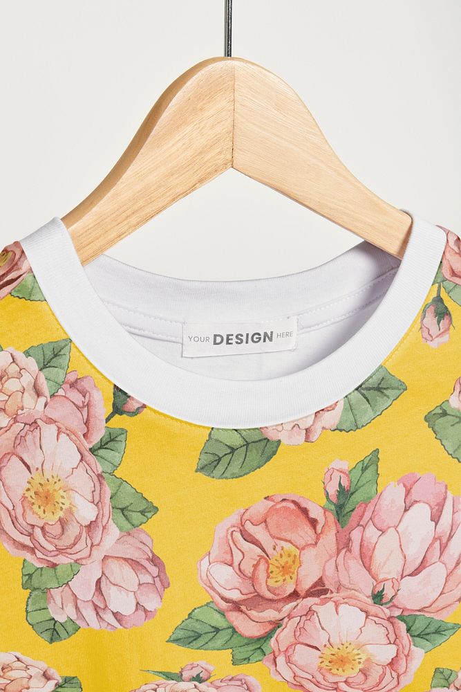 Clothing label mockup, floral t-shirt realistic design psd