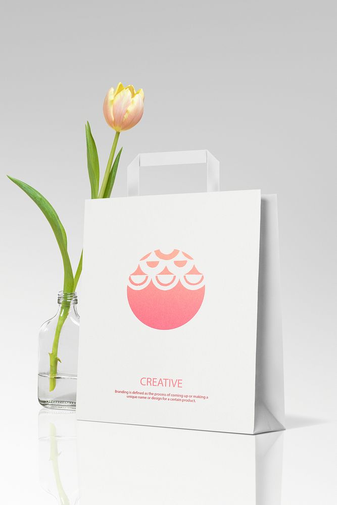 Paper shopping bag mockup psd, with tulip 