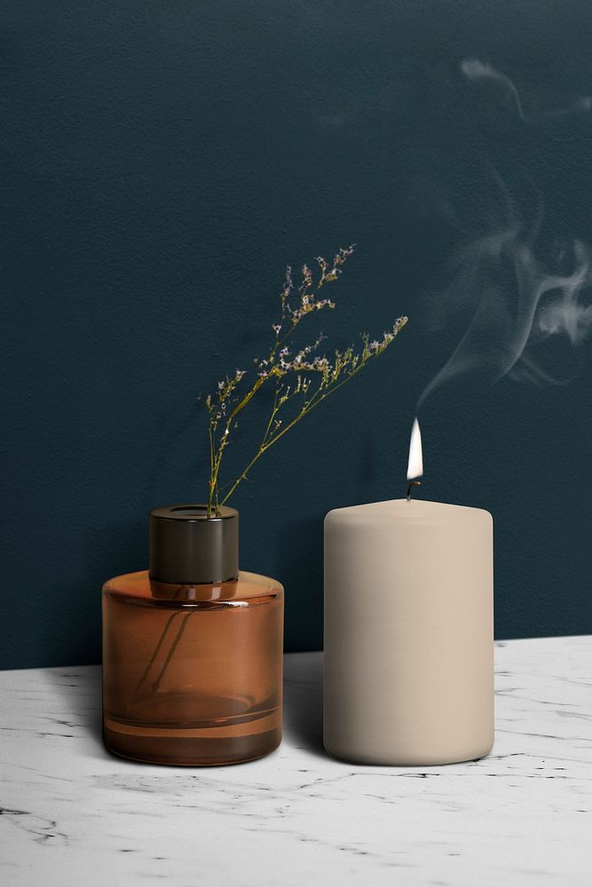 Candle psd mockup by flower vase