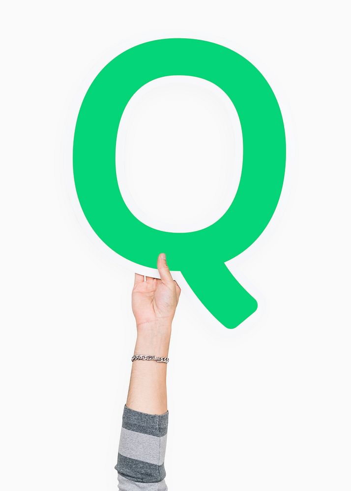 Hand holding letter Q sign