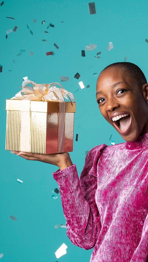 Happy black woman holding a gift box mobile wallpaper