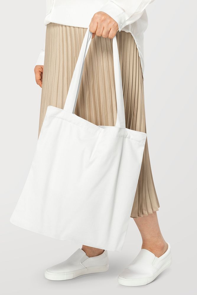 White tote bag psd mockup women&rsquo;s apparel