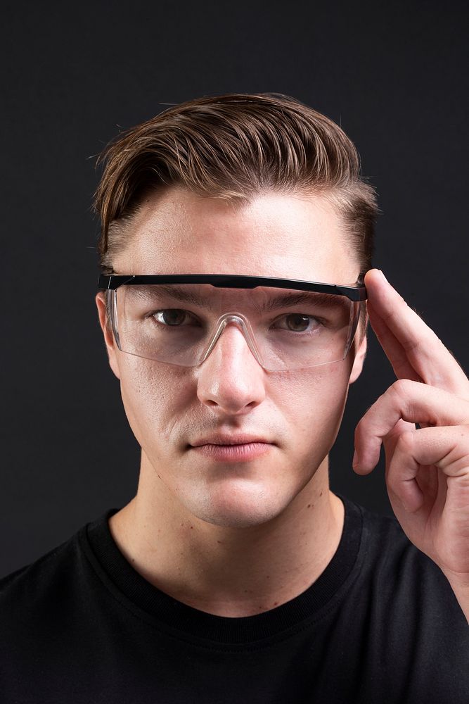 Man wearing smart glasses psd mockup  futuristic technology