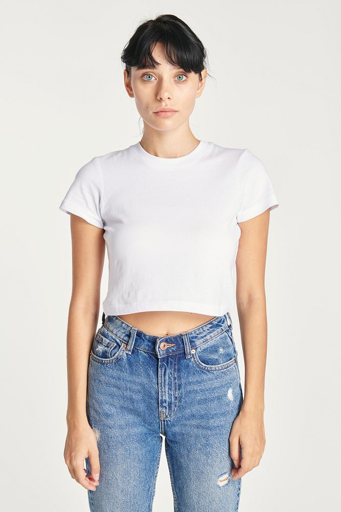 Women's white crop top with high waisted jeans 