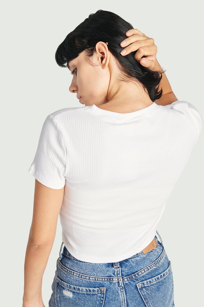 Woman in a white t-shirt mockup psd