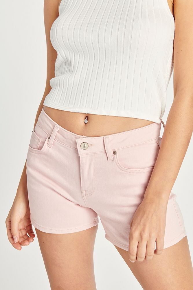 Women's light pink shorts minimal outfit 