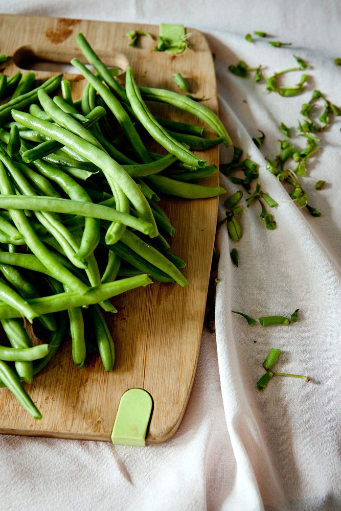 Green bean on a cutting board. Original public domain image from Wikimedia Commons