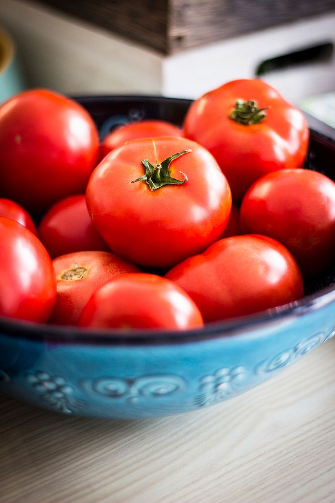 Tomatoes in a bowl. Original public domain image from Wikimedia Commons