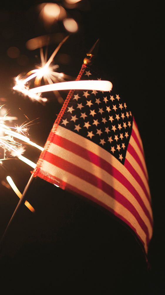 Mobile wallpaper for iphone, HD 4th of July image background. Original public domain image from Wikimedia Commons