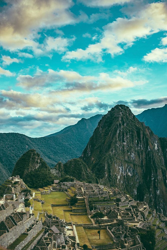 Machu Picchu, Per. Original public domain image from Wikimedia Commons