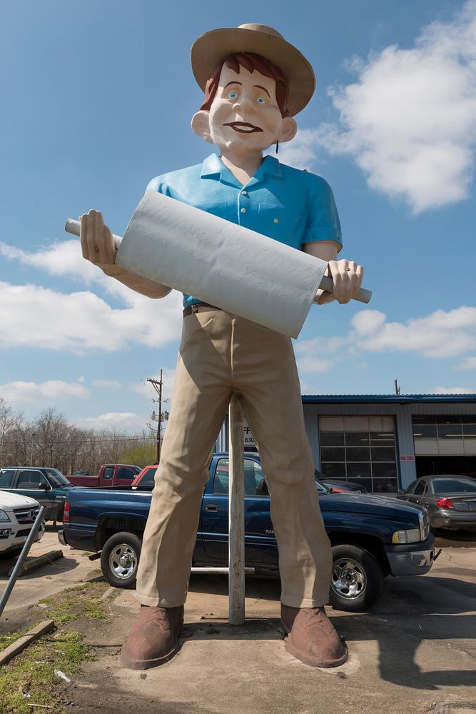 One of several "Muffler Men" across America.