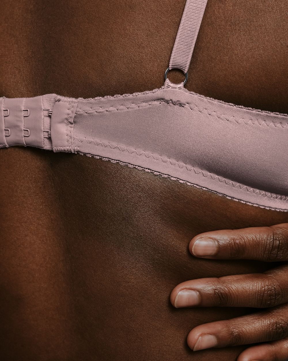 Bra strap mockup, African American woman psd