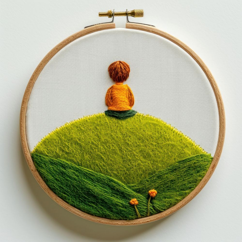 A kid embroidery pendant pattern.