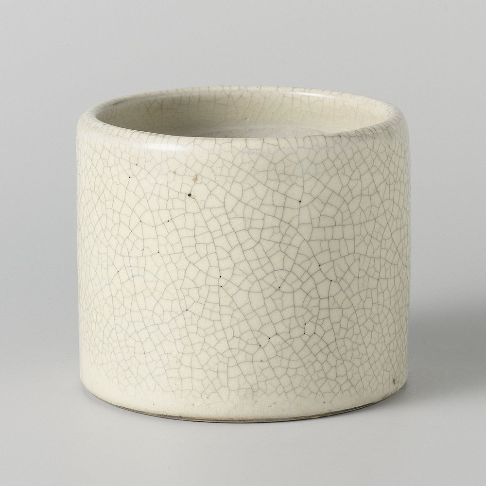 Cylindrical jar with a cream glaze (c. 1700 - c. 1850) by anonymous