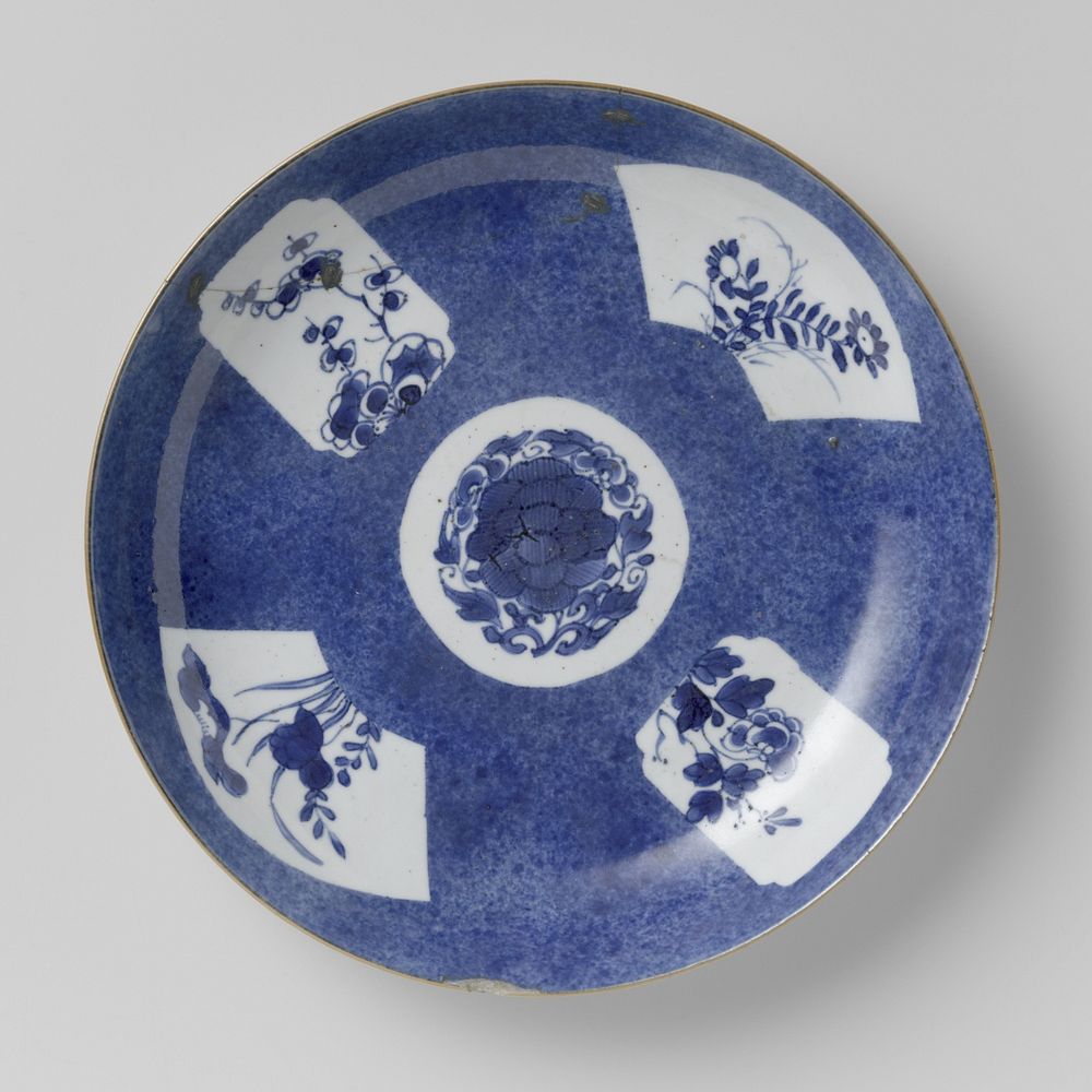 Saucer-dish with powder blue and panels in reserve with flower sprays (c. 1700 - c. 1724) by anonymous