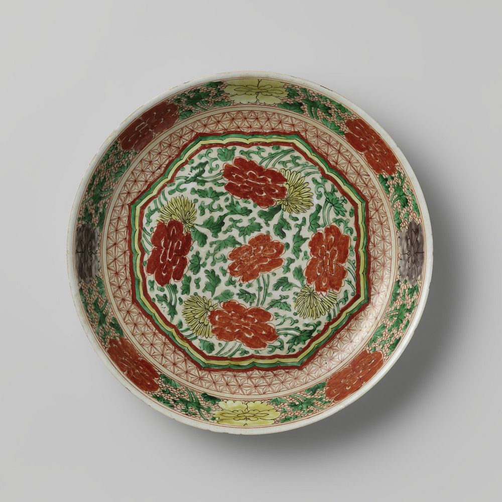 Dish with flower scrolls in a panel (c. 1675 - c. 1699) by anonymous