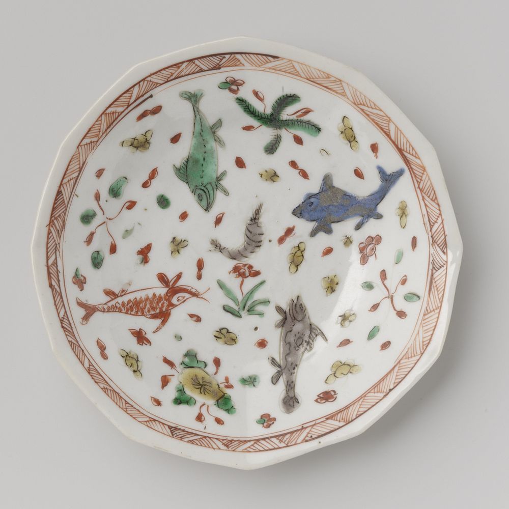 Twelve-sided saucer with prawn, fish and water plants (c. 1700 - c. 1724) by anonymous
