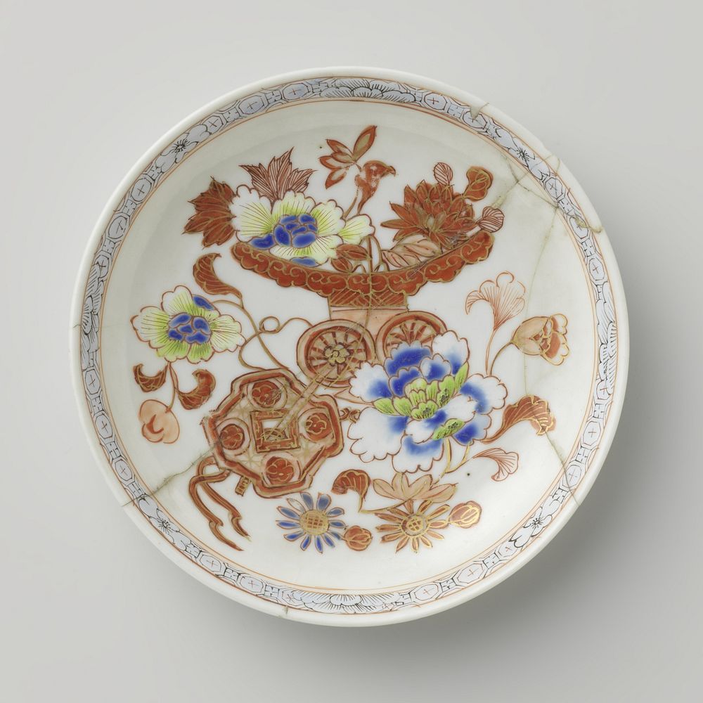 Saucer with a flower basket (c. 1725 - c. 1749) by anonymous