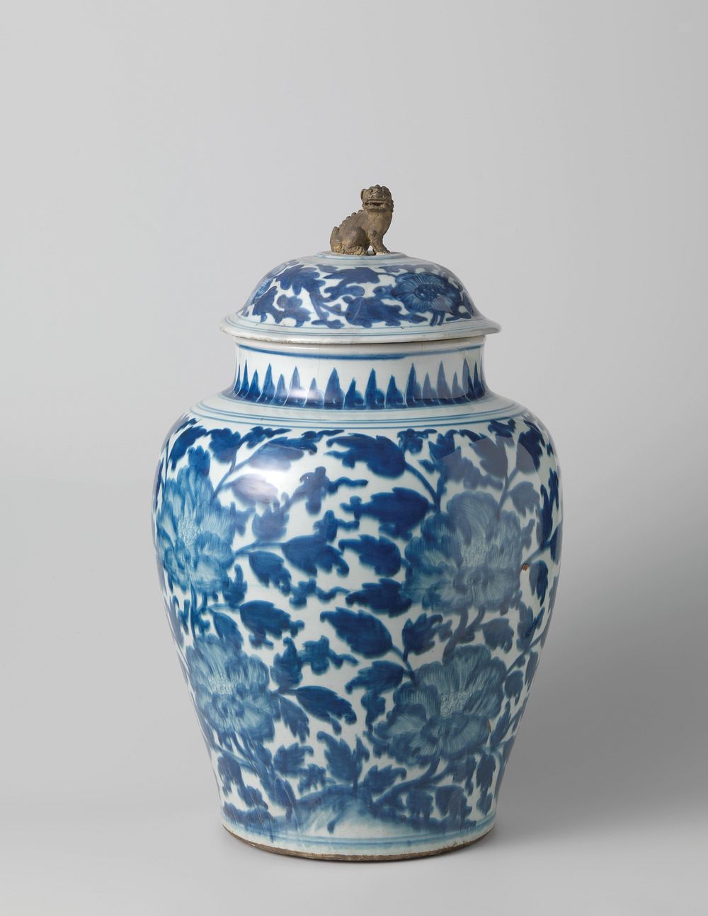 Ovoid covered jar with large peonies (c. 1675 - c. 1699) by anonymous