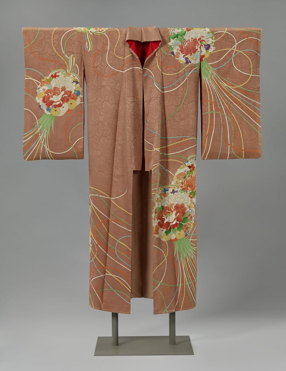 Visiting kimono (1920 - 1940) by anonymous