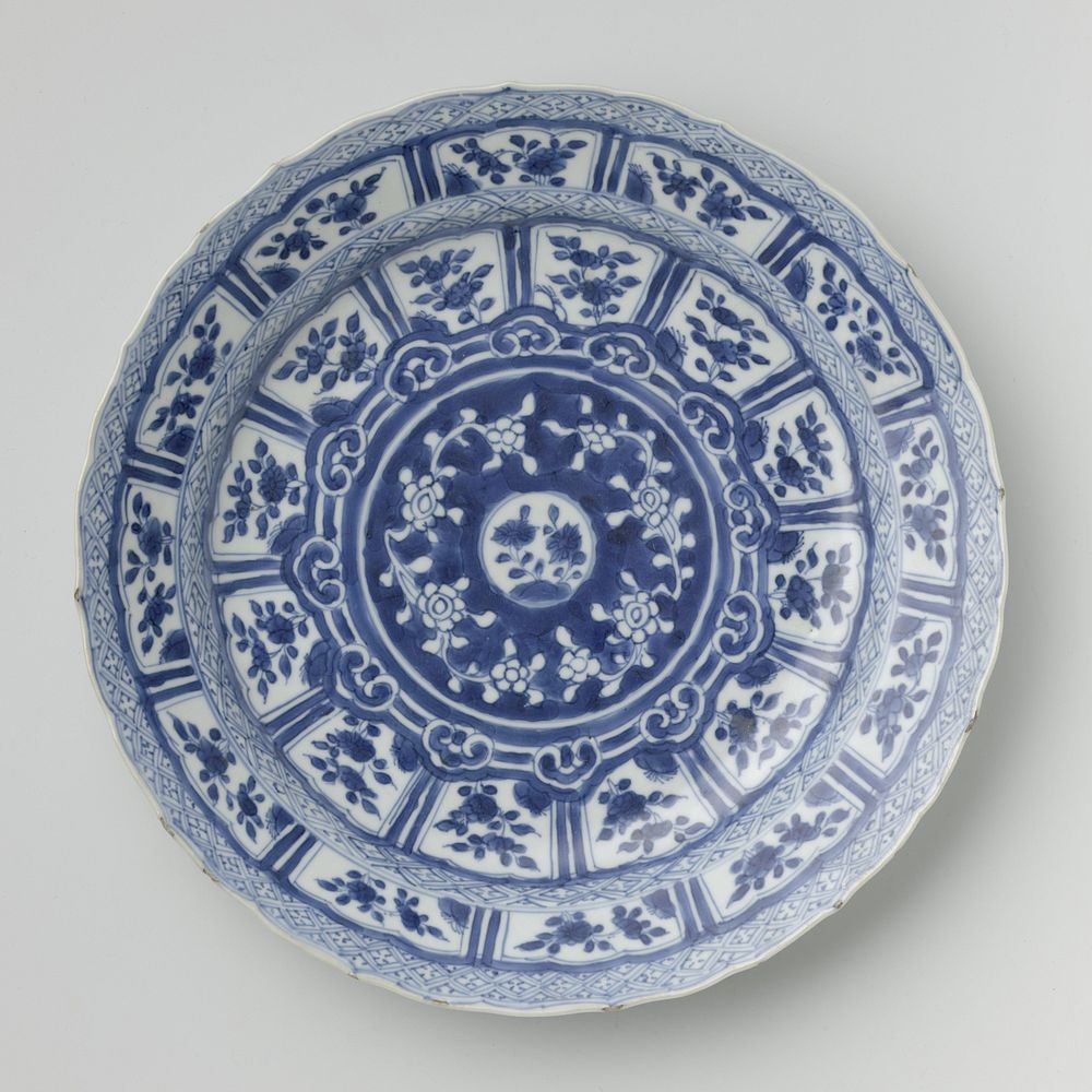 Dish with medallion surrounded by ornamental borders (c. 1700 - c. 1724) by anonymous