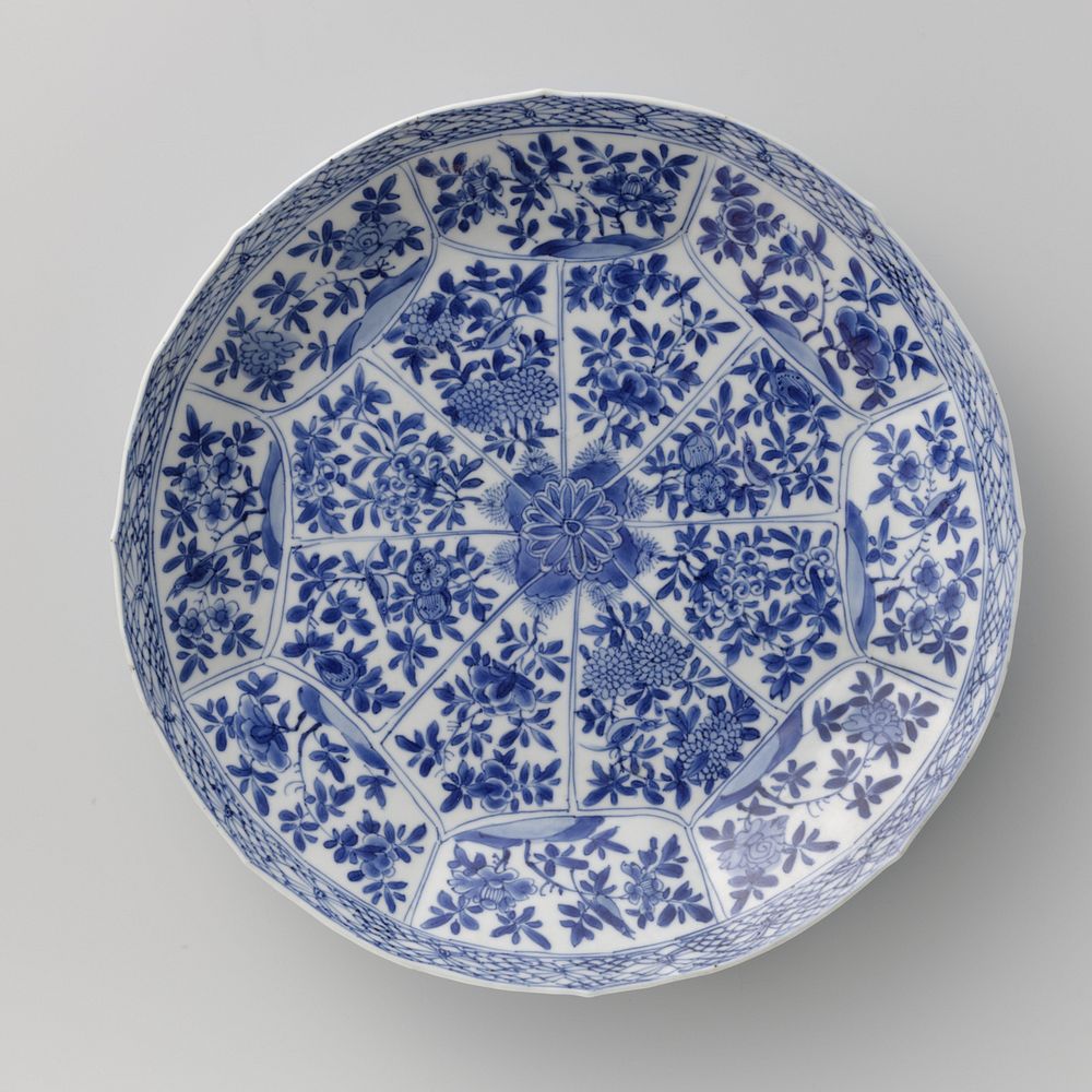 Saucer-dish with panel decoration with flower sprays and birds (c. 1680 - c. 1720) by anonymous