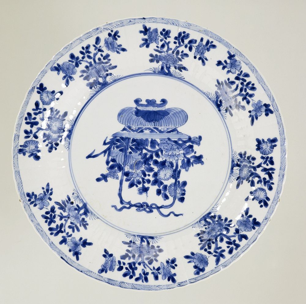 Dish with fluted sides, flower basket and flower sprays (c. 1700 - c. 1724) by anonymous