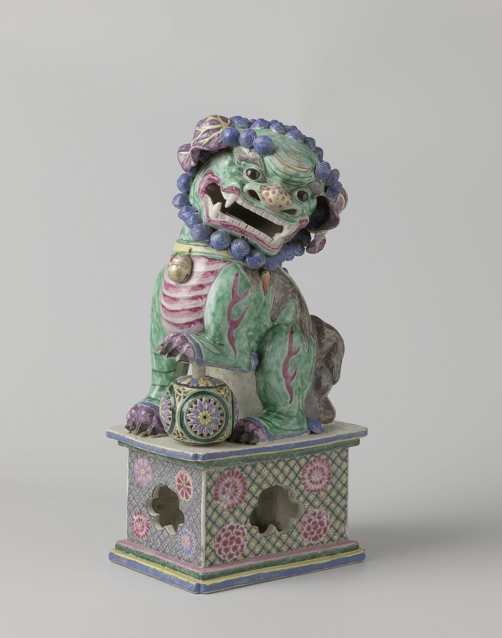 Figure of a shishi with its paw on a pierced ball (c. 1800 - c. 1899) by anonymous