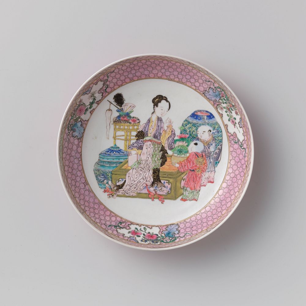 Saucer-dish with a woman and two boys (c. 1725 - c. 1735) by anonymous