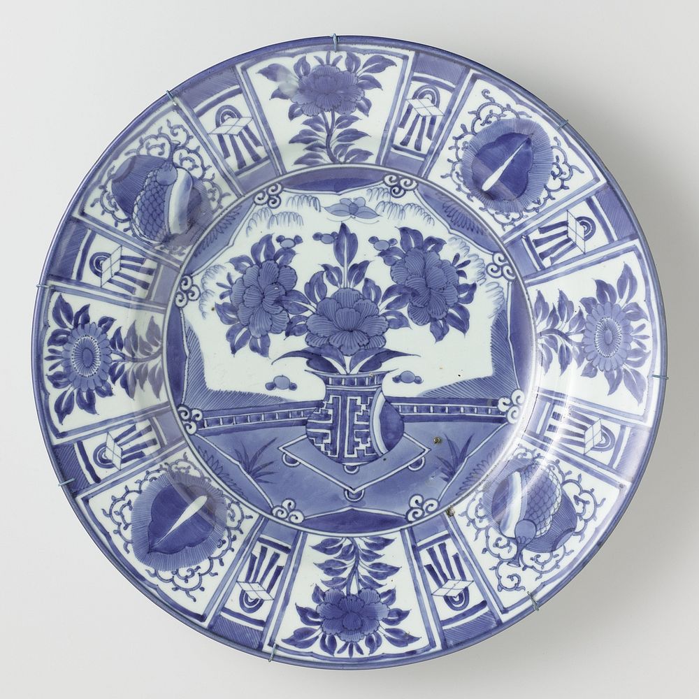 Dish with a 'kraak' decoration (c. 1650 - c. 1674) by anonymous