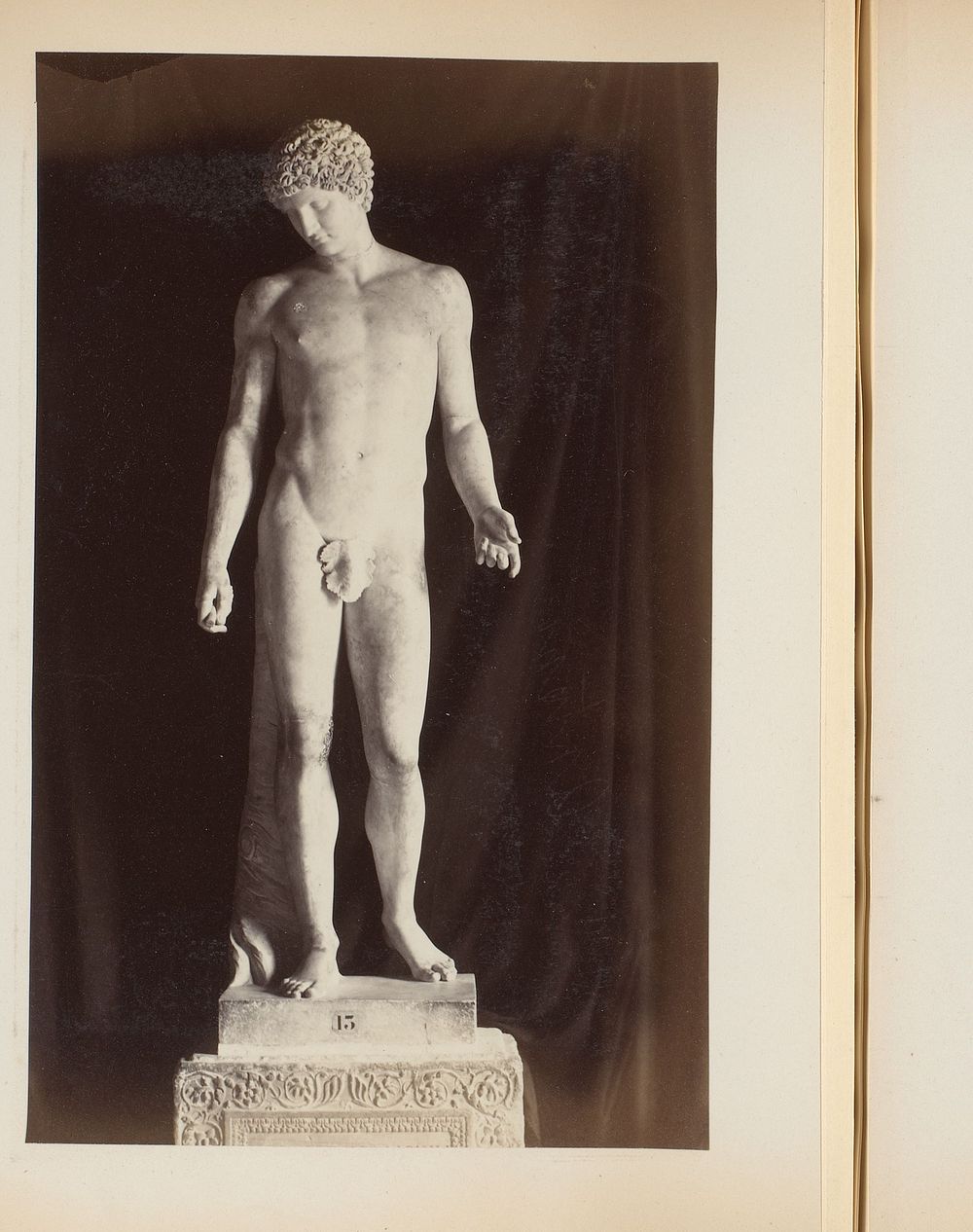 Sculptuur van Antinoüs in de Capitolijnse Musea te Rome, Italië (1870 - 1890) by anonymous and anonymous