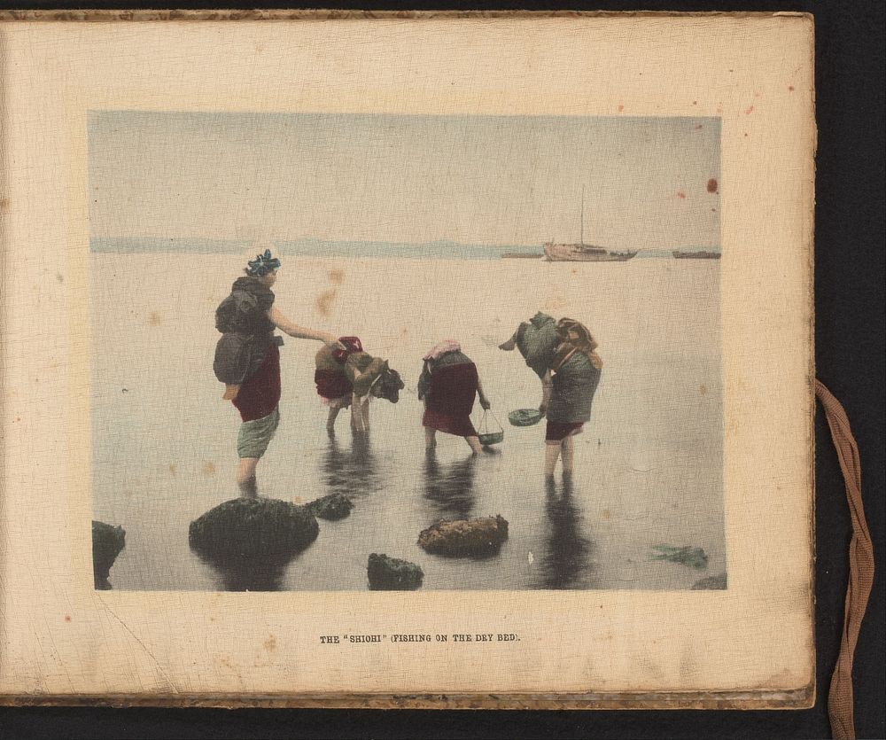Drie onbekende vrouwen op zoek naar vis (c. 1891 - in or before 1896) by anonymous