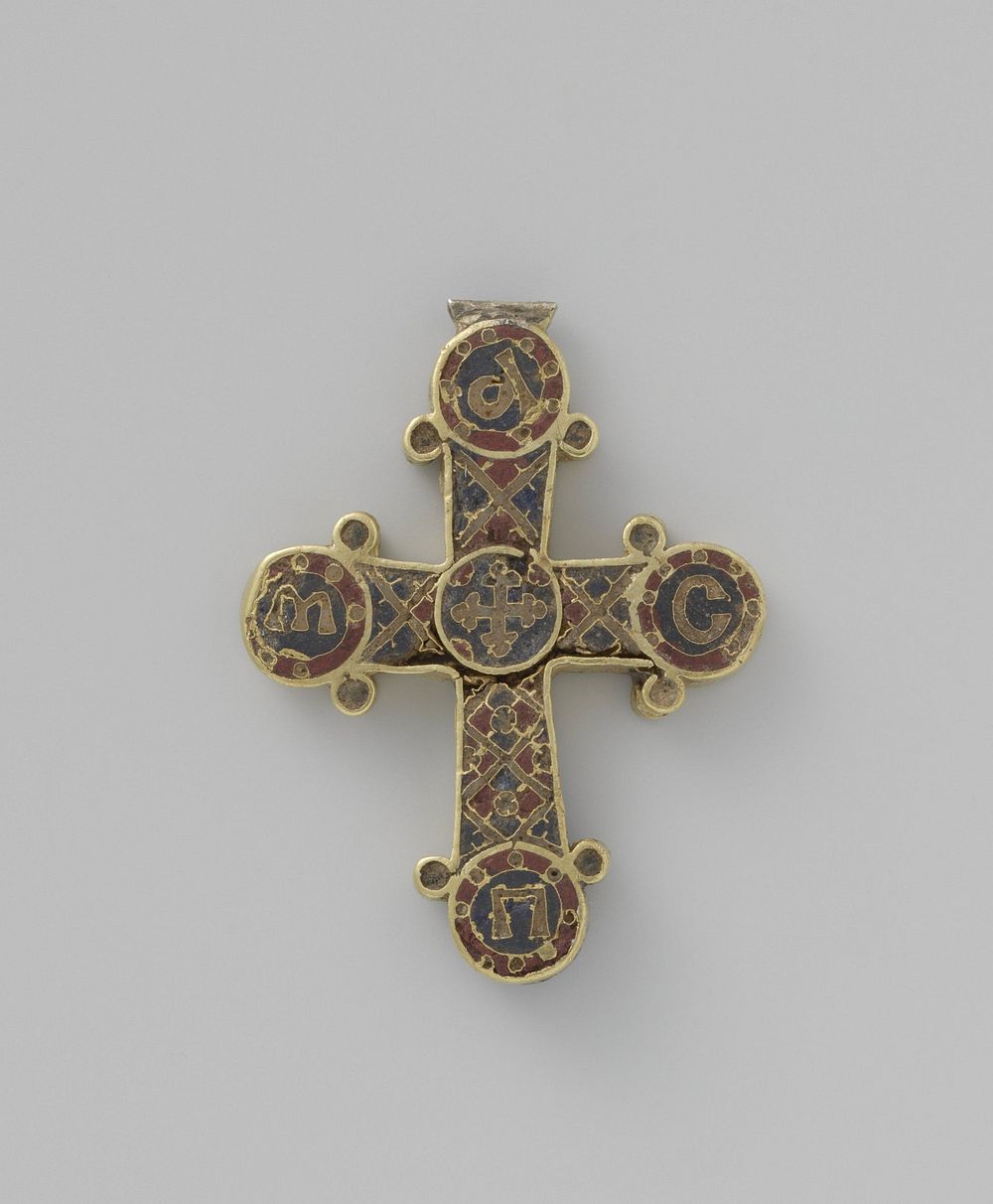 Hanger in de vorm van een kruis (c. 900 - c. 1100) by anonymous