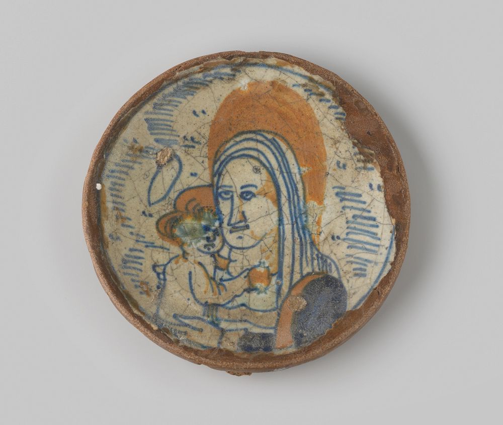 Fragment van een schotel met op het plat een Madonna met kind, ten halven lijve (c. 1600 - c. 1625) by anonymous