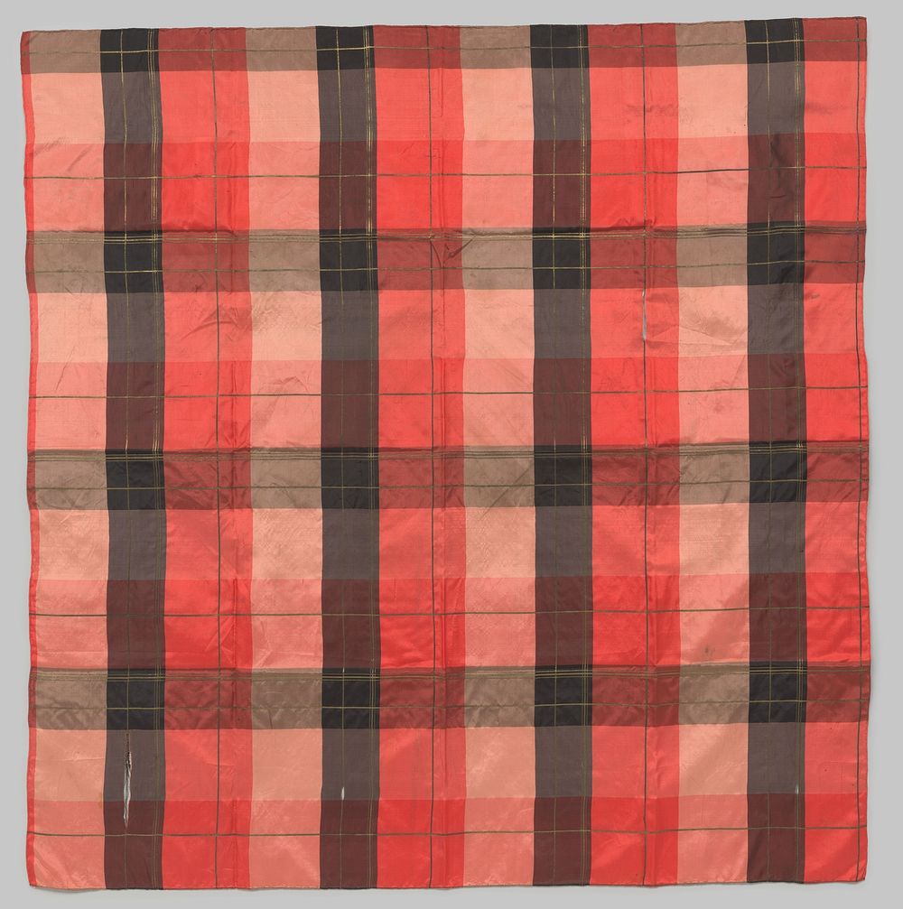 Vierkante sjaal van rood-zwart- en goudgeruite tafzijde (c. 1925 - c. 1950) by anonymous