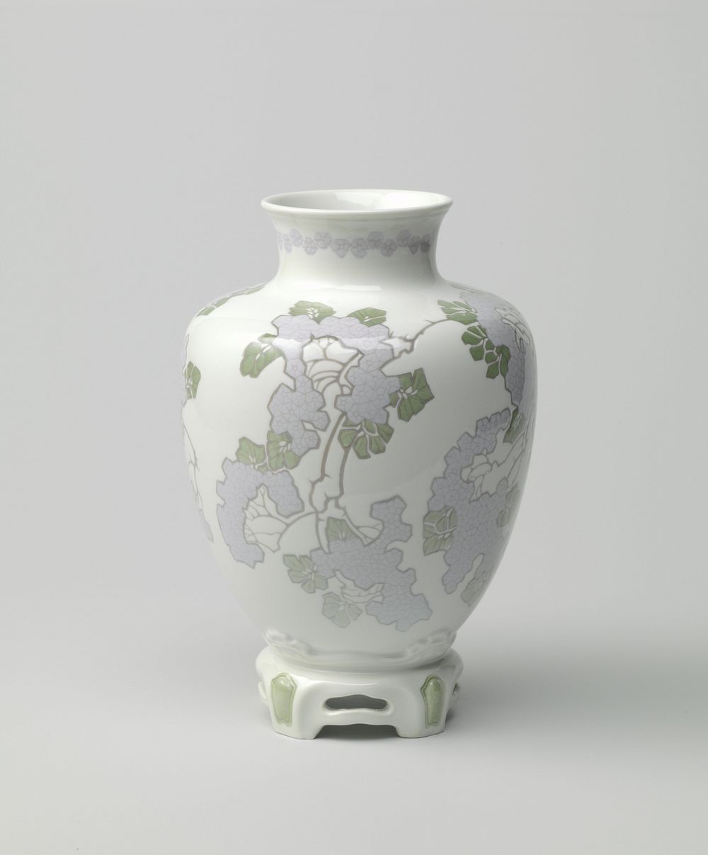Vase with blacktorn blossoms and Chinese stand (1910) by Königliche Porzellan Manufaktur, Theo Schmuz Baudiss and Emil Rutte