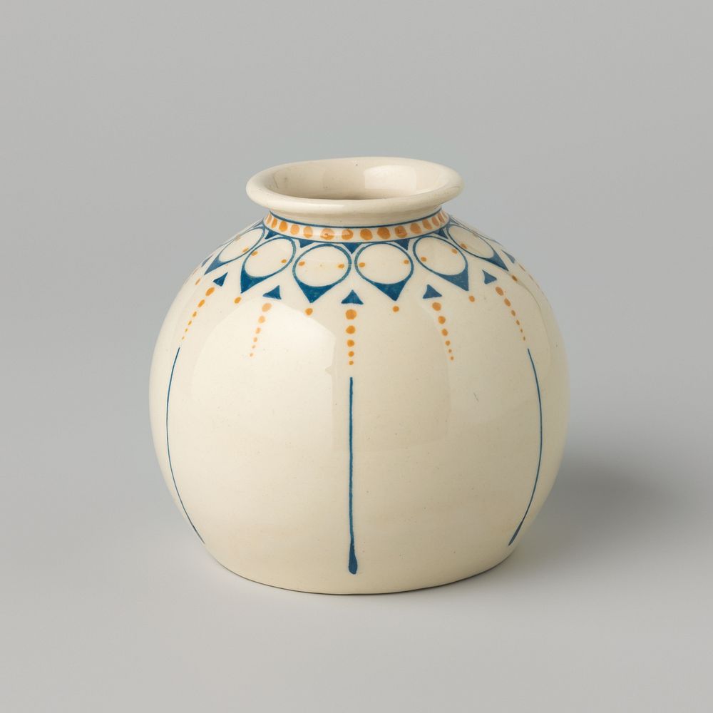 Vaas met geometrisch ornament in blauw en geel (c. 1910) by Th Verstraaten and Tegel en Fayencefabriek Amphora
